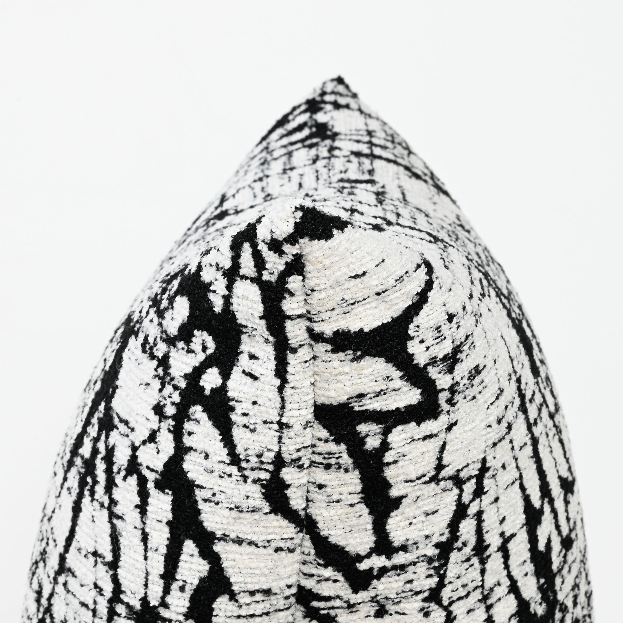 BLACK BOTANICAL